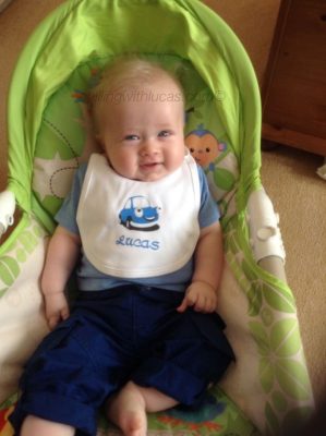 BibEasy Baby Bib Review | Dribble Teething Weaning -Lucas | Blog BibEasy Bibs